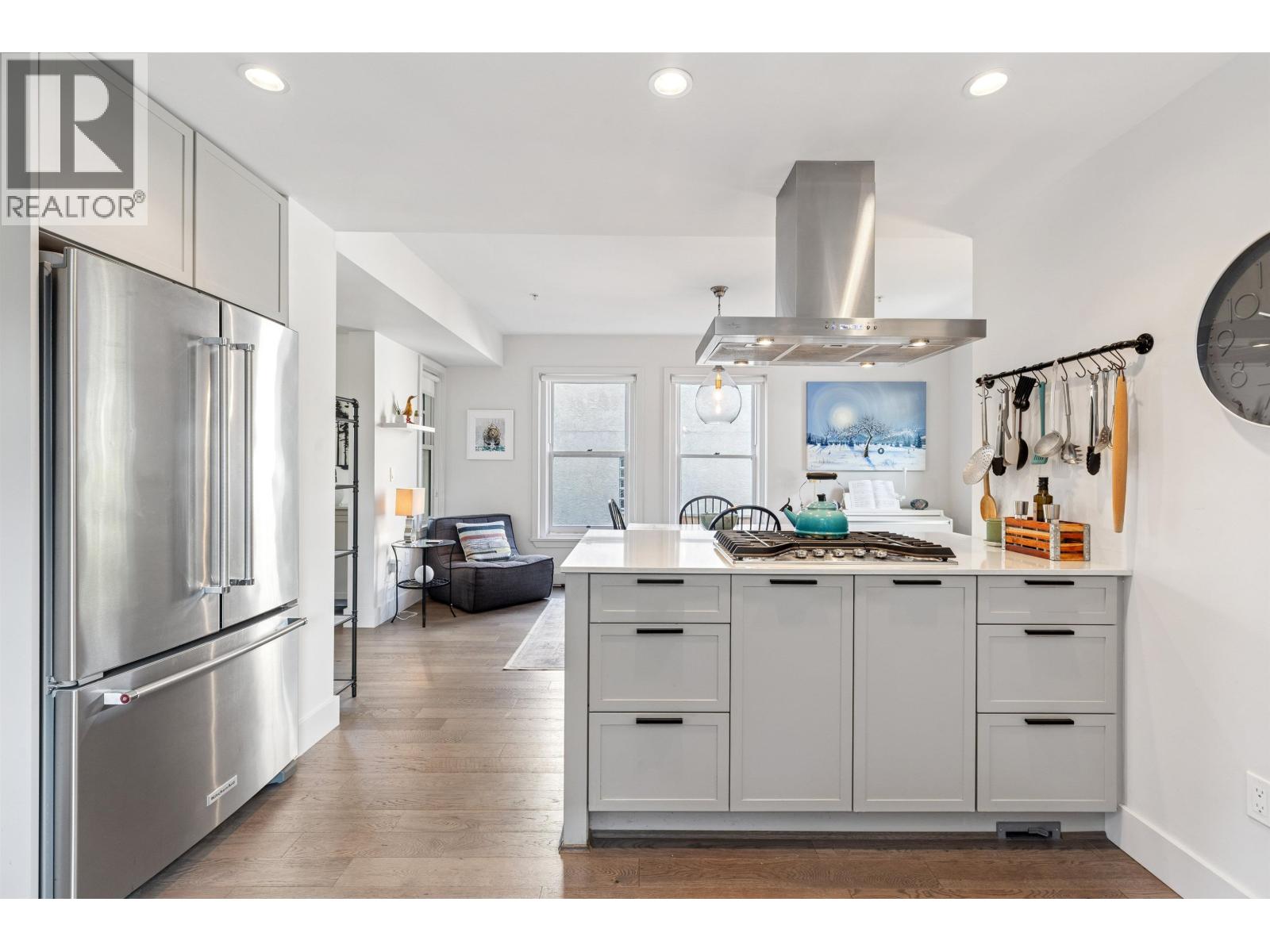 1 244 E 5TH STREET, North Vancouver