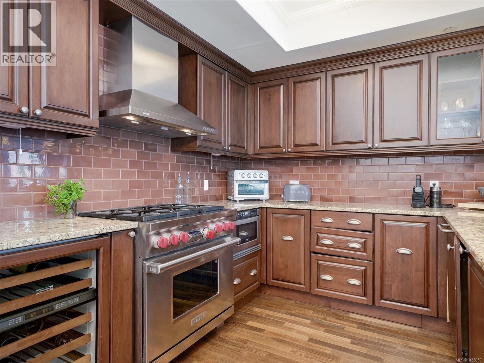 505 1175 Beach Dr, Oak Bay