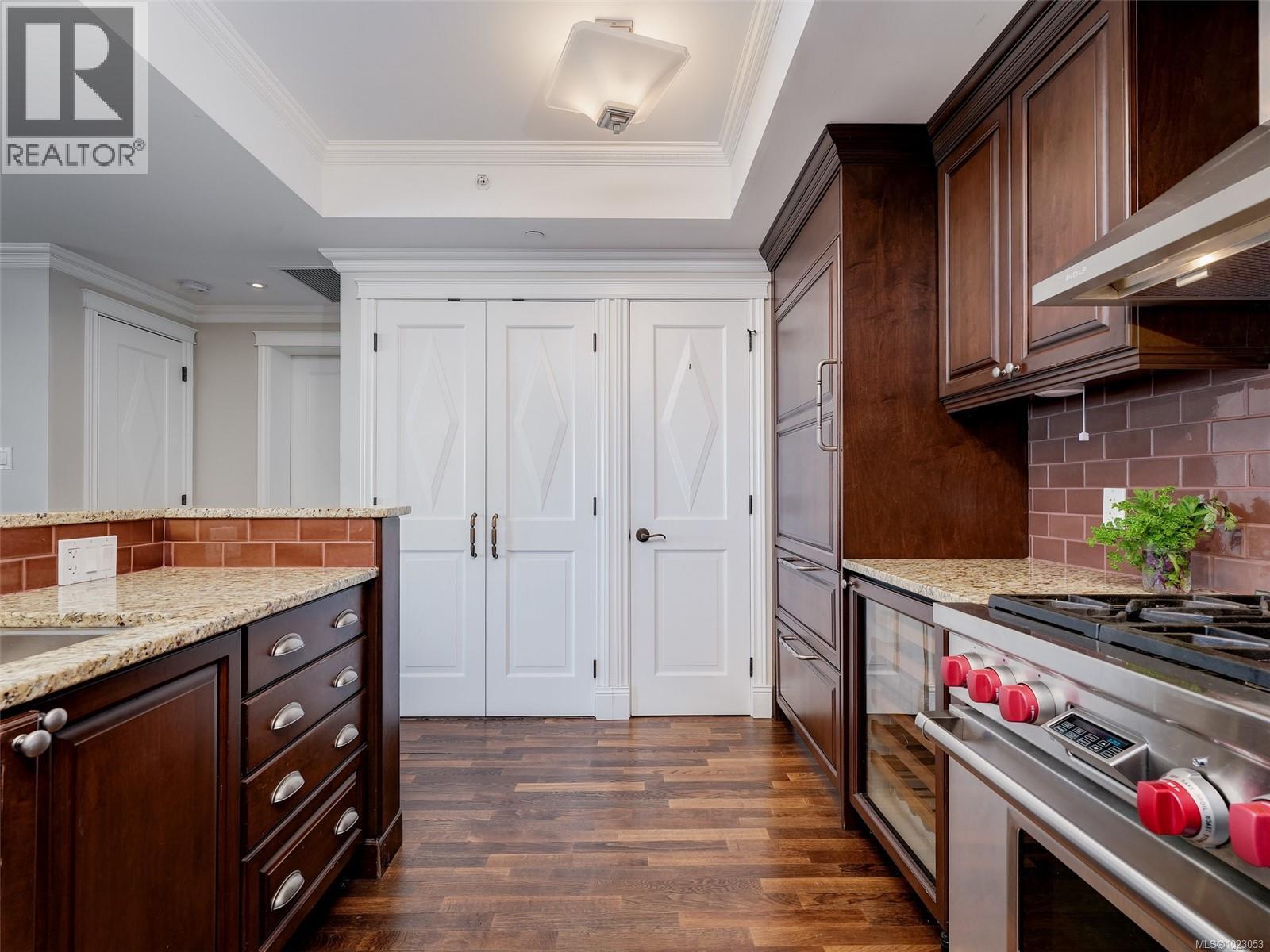 505 1175 Beach Dr, Oak Bay