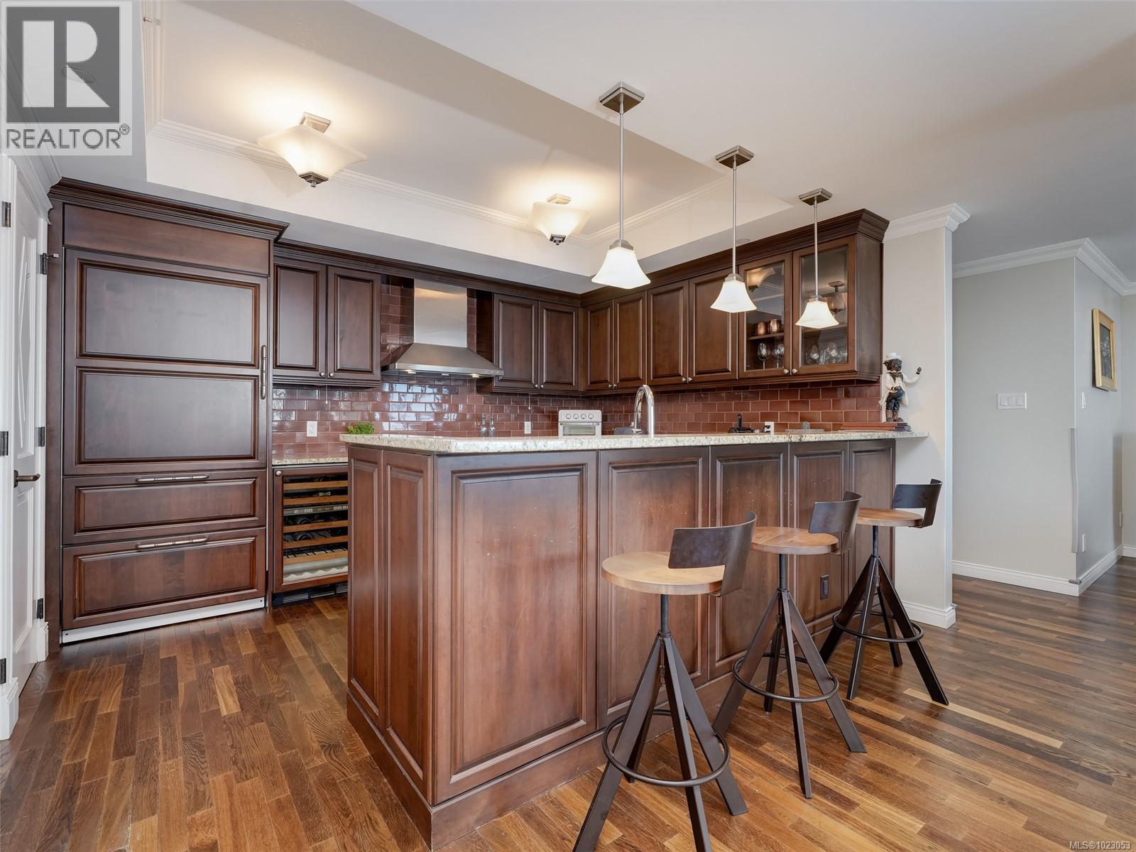 505 1175 Beach Dr, Oak Bay