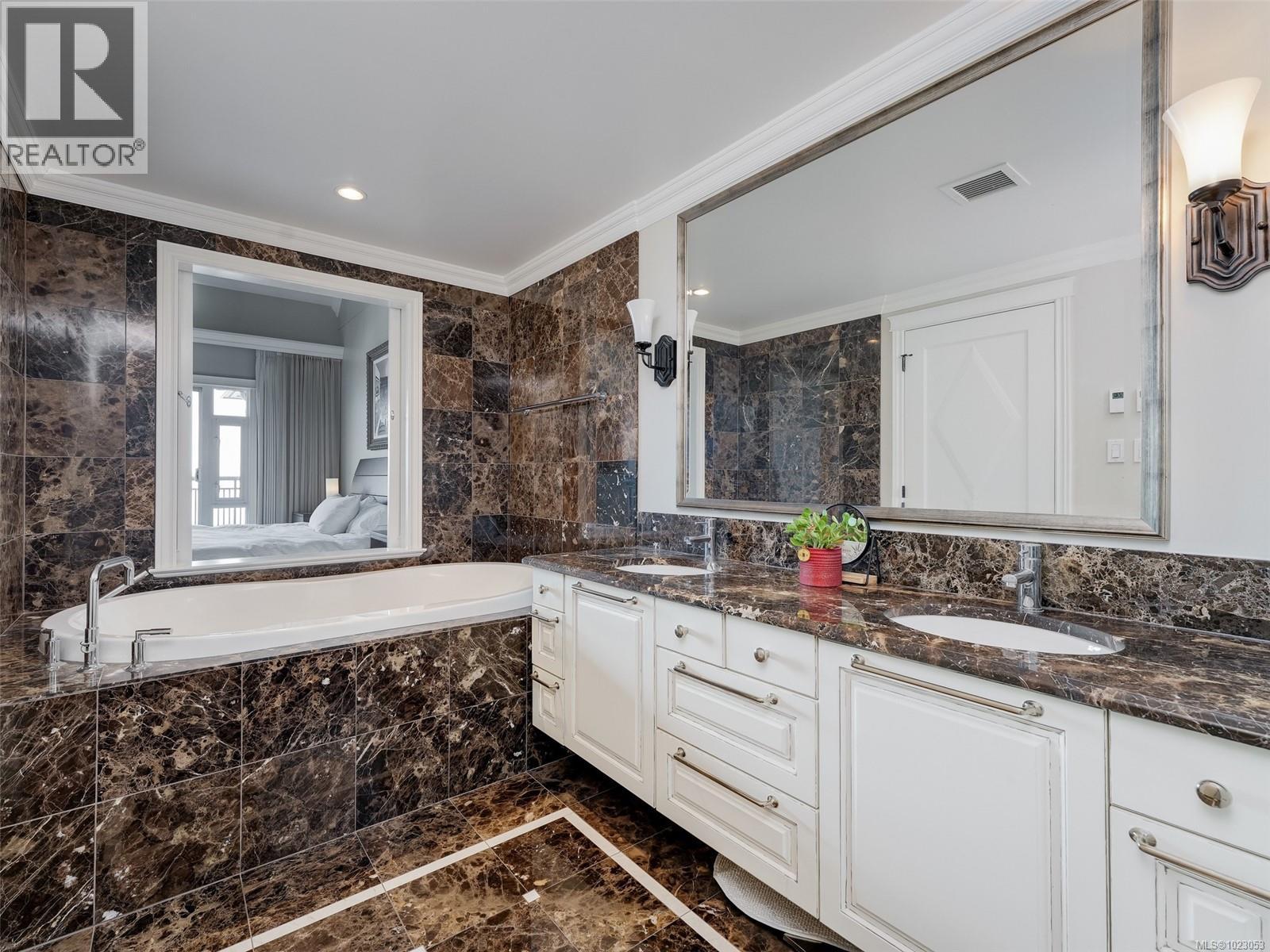 505 1175 Beach Dr, Oak Bay