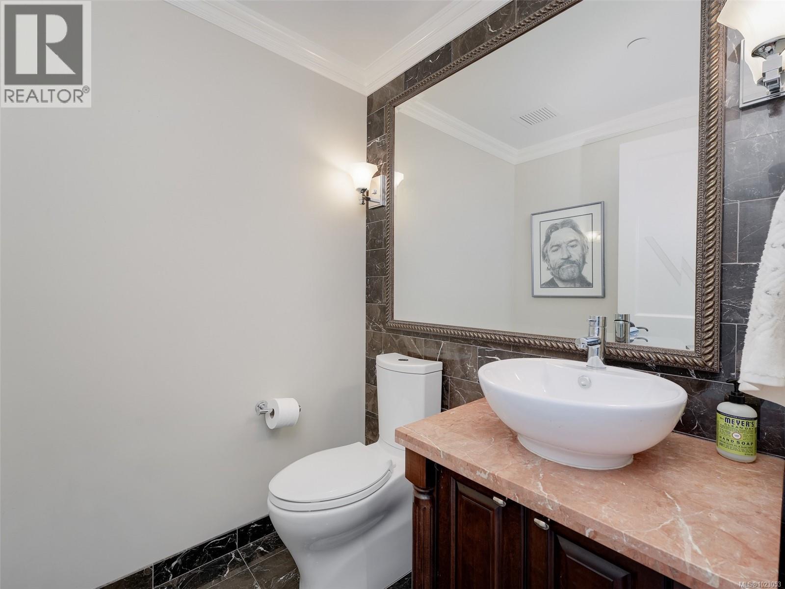 505 1175 Beach Dr, Oak Bay