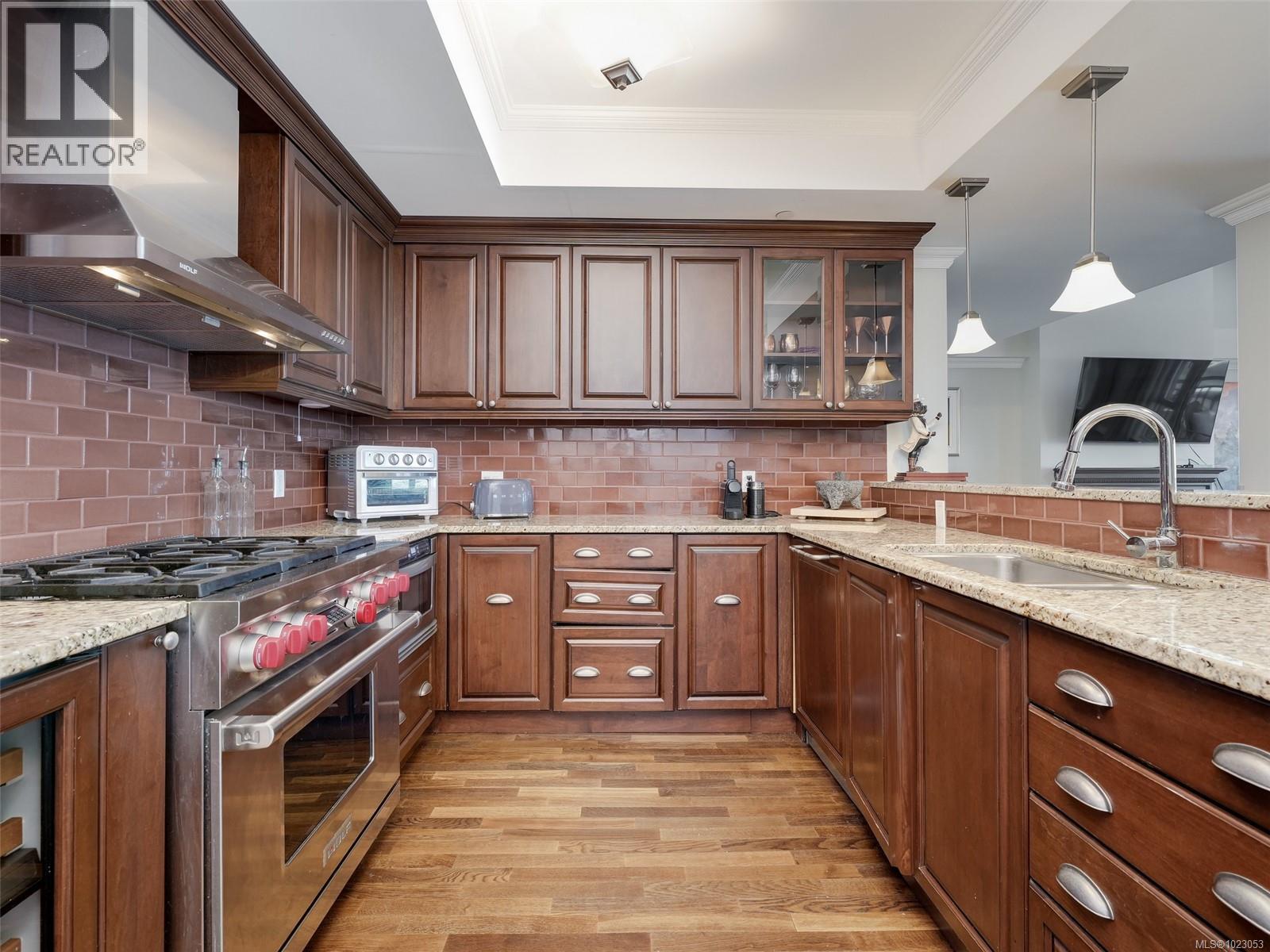 505 1175 Beach Dr, Oak Bay