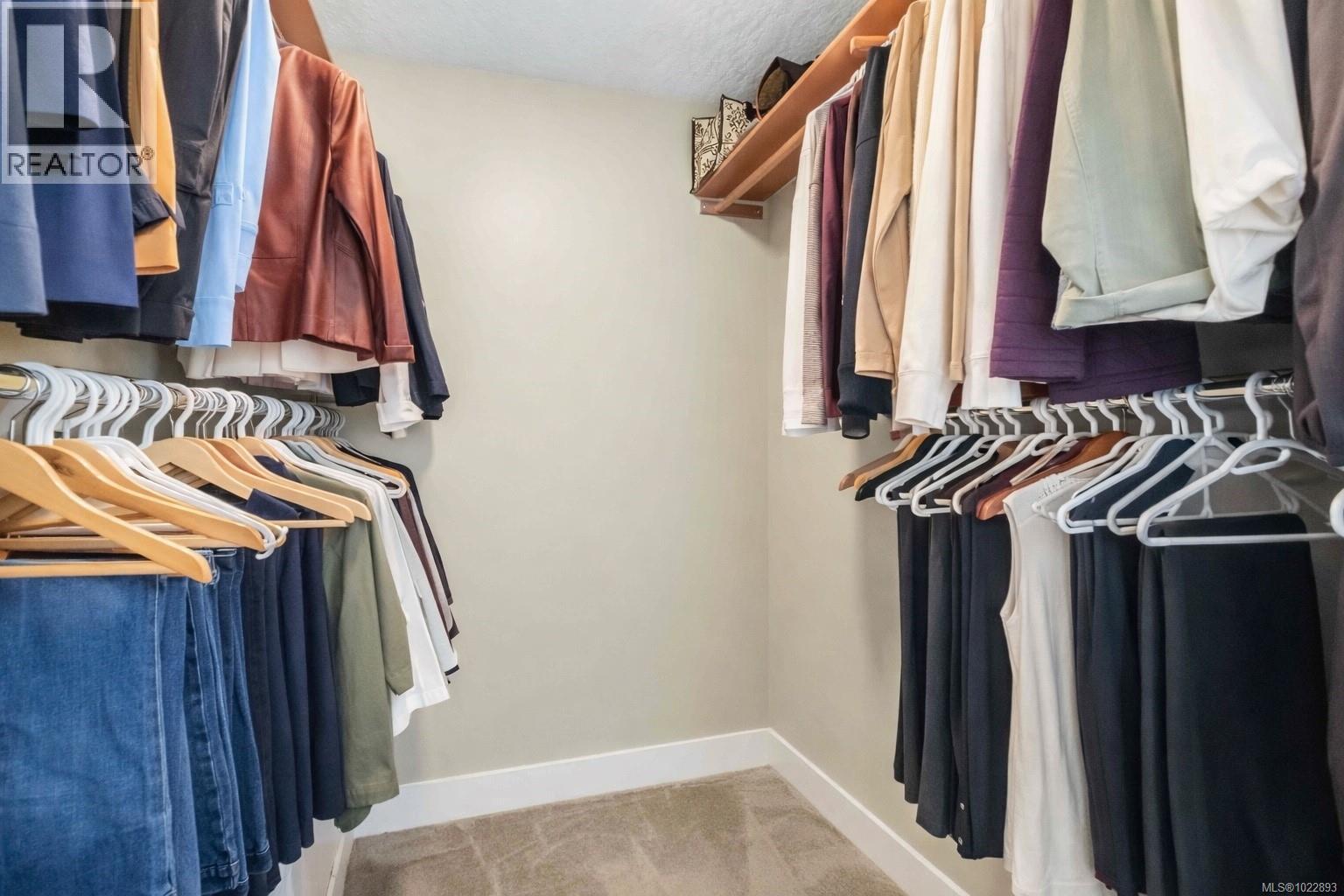 18 1741 McKenzie Avenue, Saanich