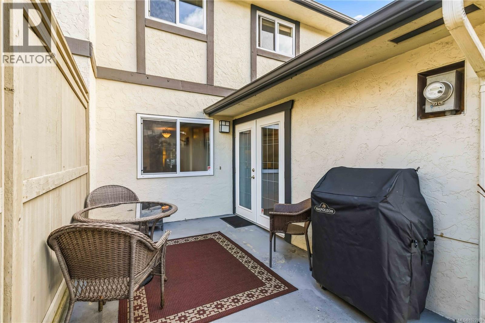 18 1741 McKenzie Avenue, Saanich