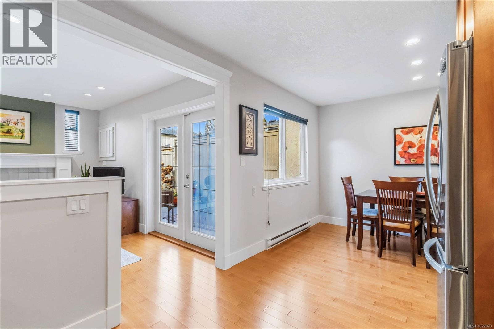 18 1741 McKenzie Avenue, Saanich