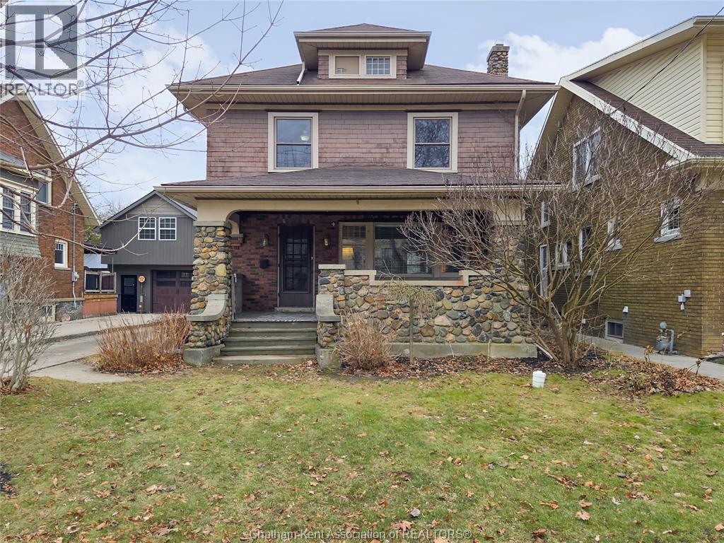 90 Stanley AVENUE - 1