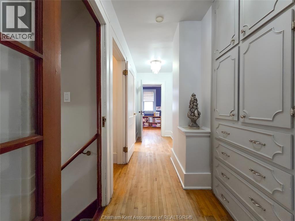 90 Stanley AVENUE - 10