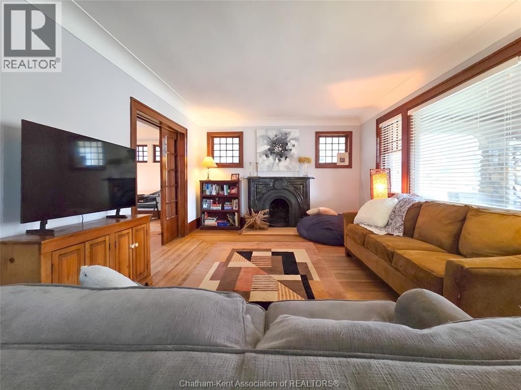 90 Stanley AVENUE - 11