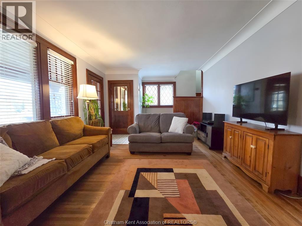 90 Stanley AVENUE - 12