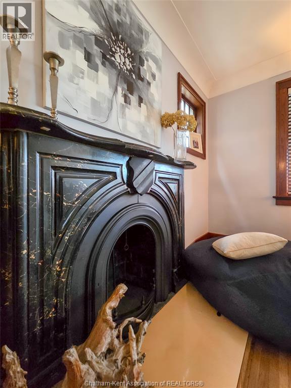 90 Stanley AVENUE - 13