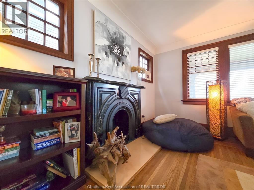90 Stanley AVENUE - 14