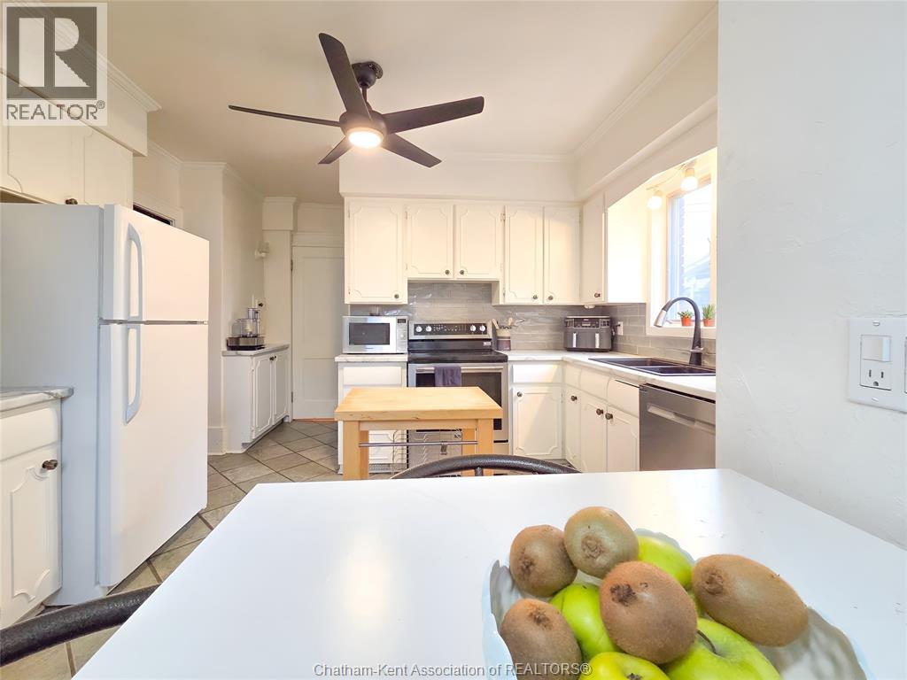 90 Stanley AVENUE - 15