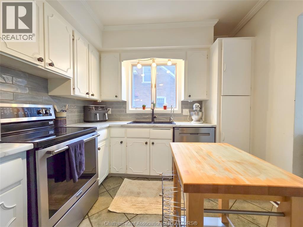 90 Stanley AVENUE - 16