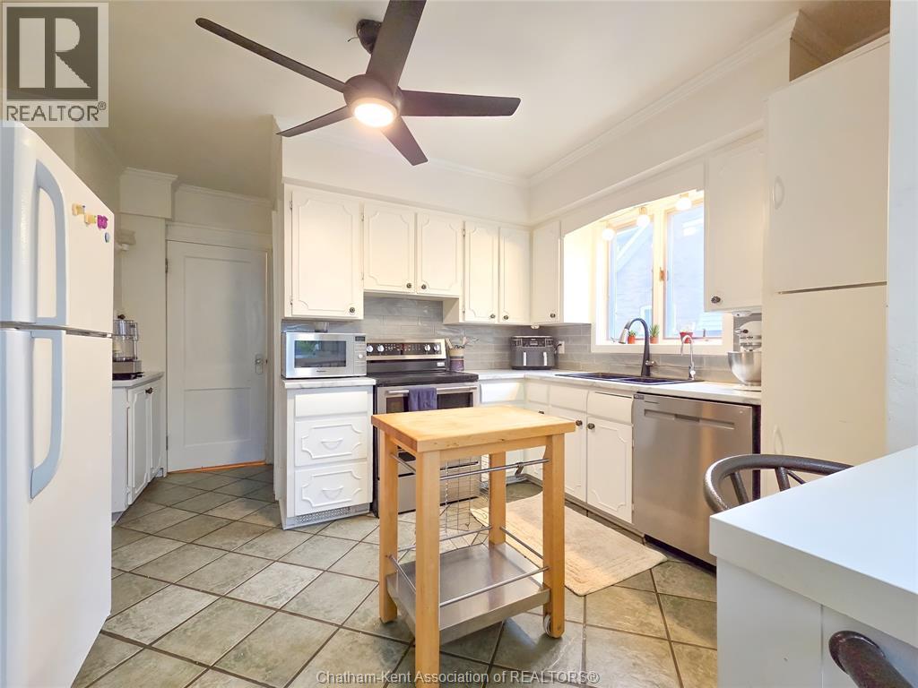 90 Stanley AVENUE - 17