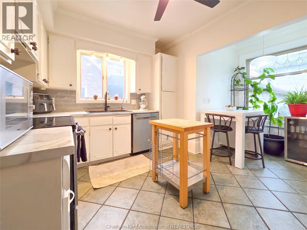 90 Stanley AVENUE - 18