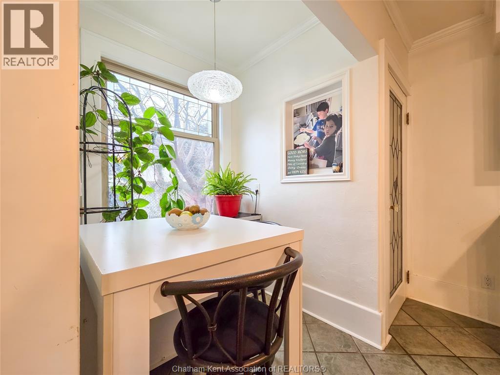 90 Stanley AVENUE - 19