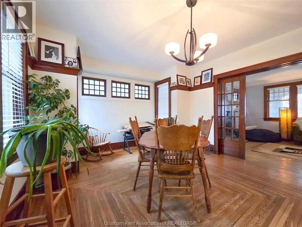 90 Stanley AVENUE - 21
