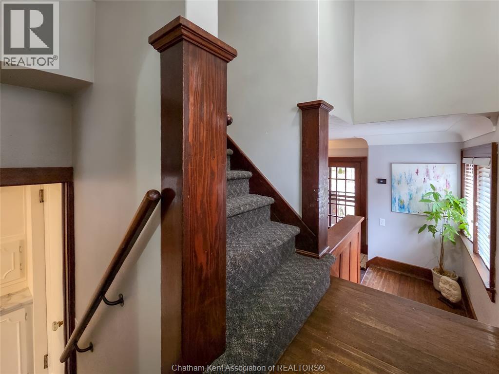 90 Stanley AVENUE — photo 23