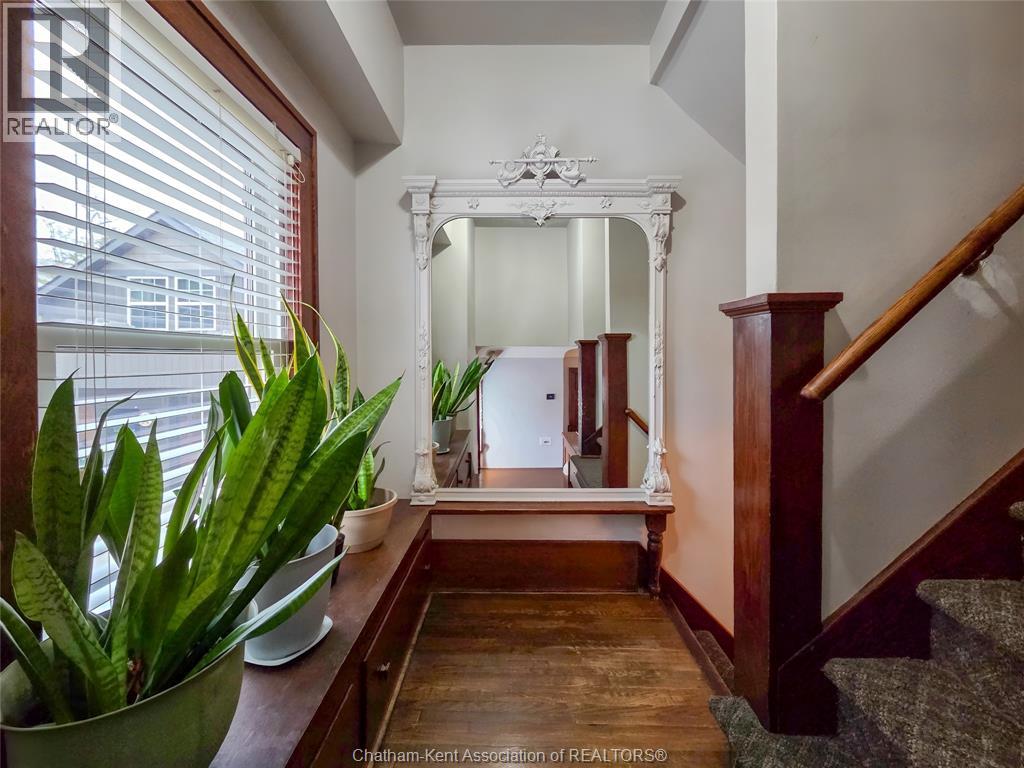 90 Stanley AVENUE — photo 24