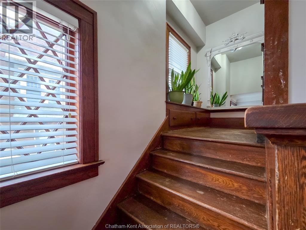 90 Stanley AVENUE — photo 25