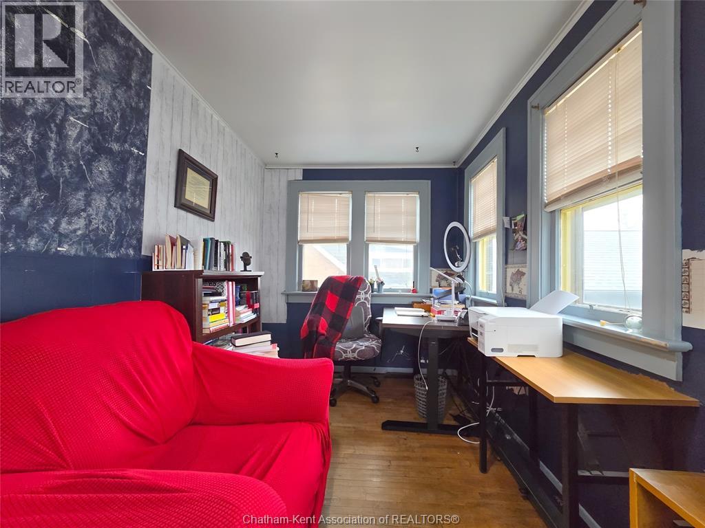 90 Stanley AVENUE - 27