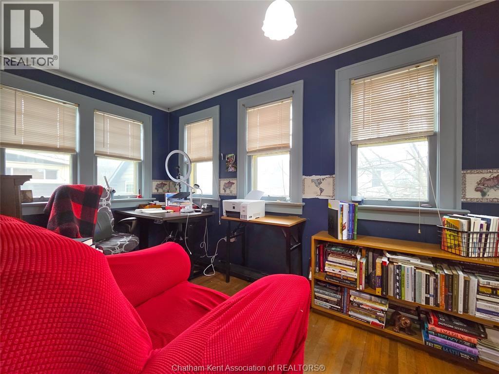 90 Stanley AVENUE — photo 28