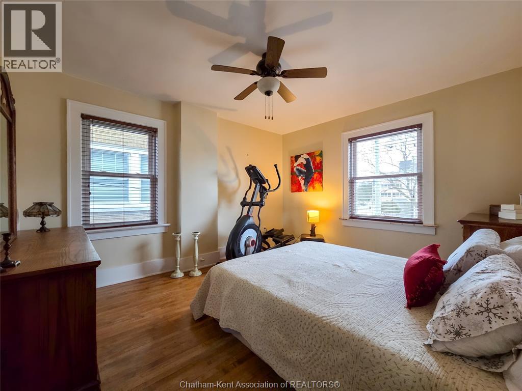 90 Stanley AVENUE — photo 29