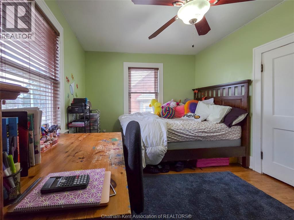 90 Stanley AVENUE - 31