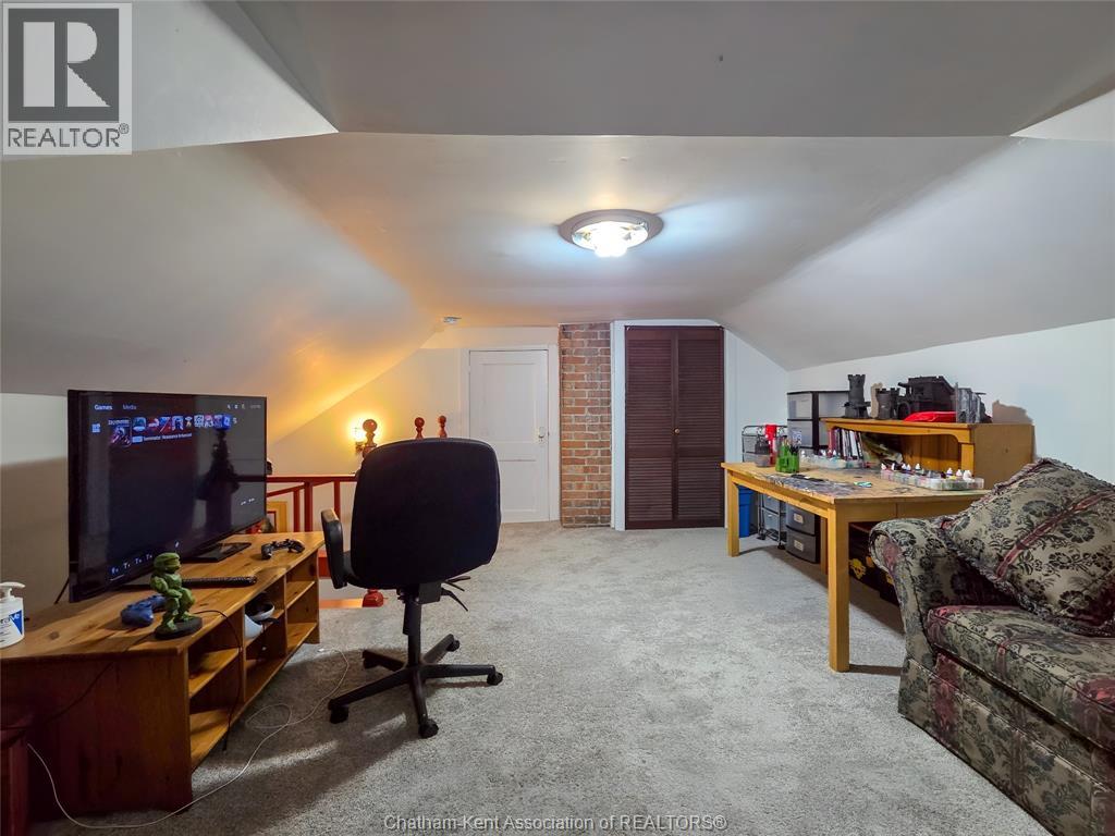 90 Stanley AVENUE — photo 36
