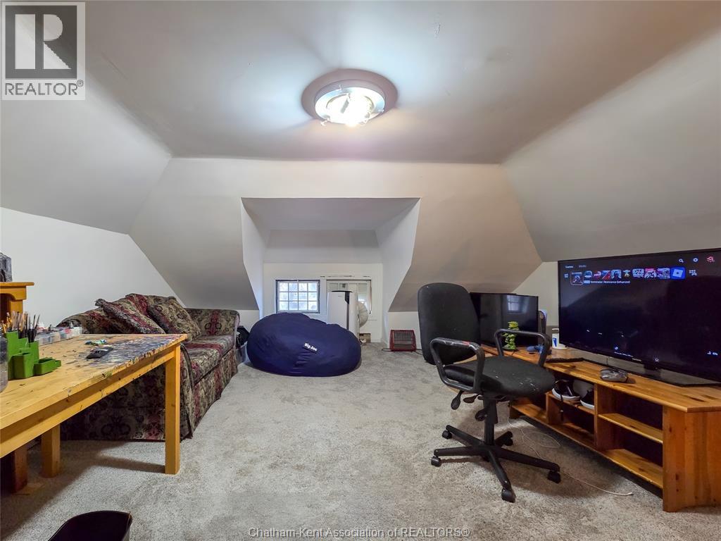 90 Stanley AVENUE — photo 38