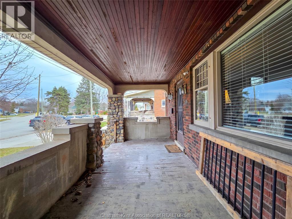 90 Stanley AVENUE - 4
