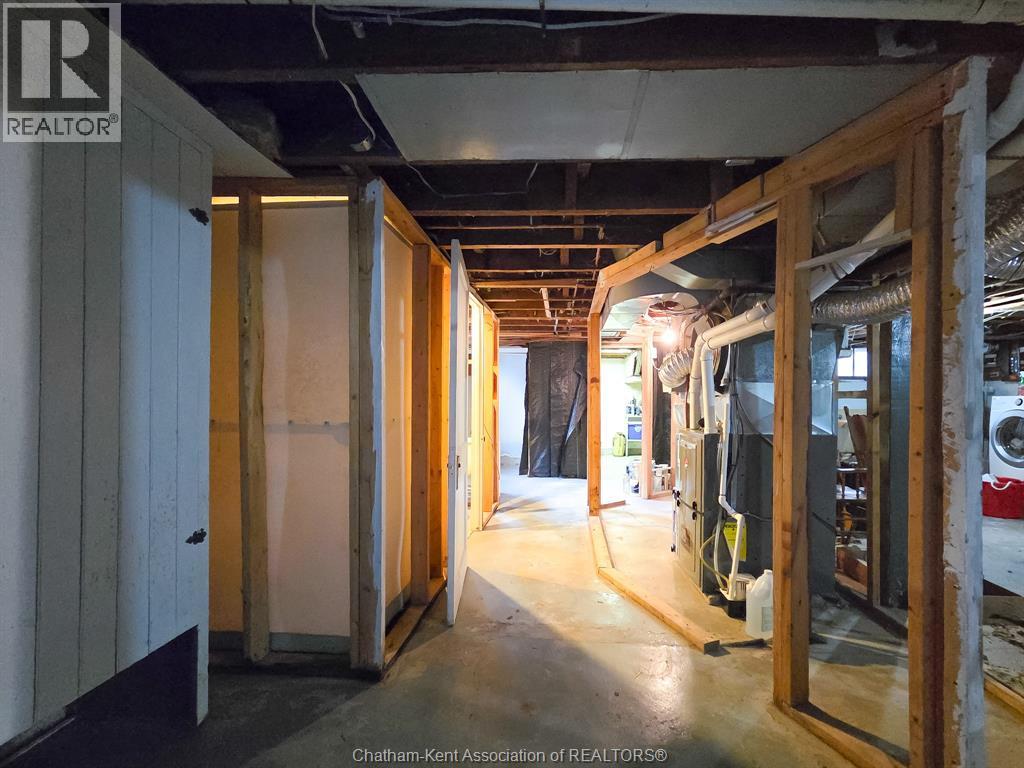 90 Stanley AVENUE — photo 45