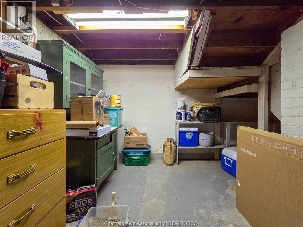 90 Stanley AVENUE - 49
