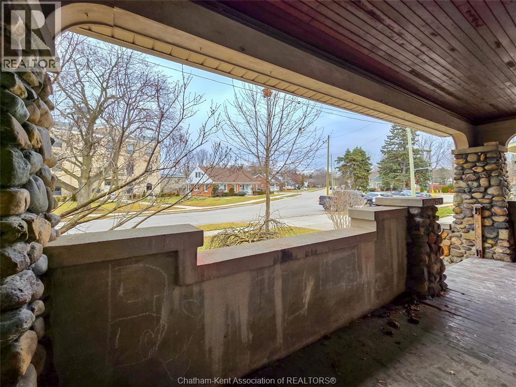 90 Stanley AVENUE - 5