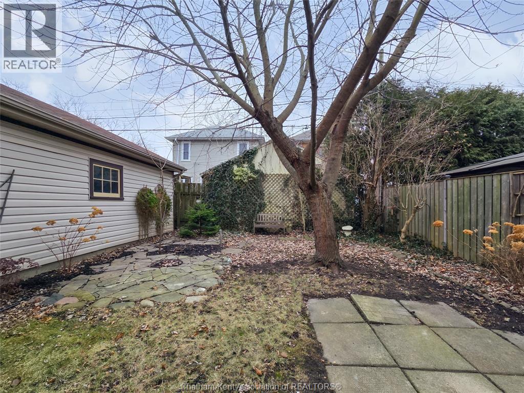 90 Stanley AVENUE - 7