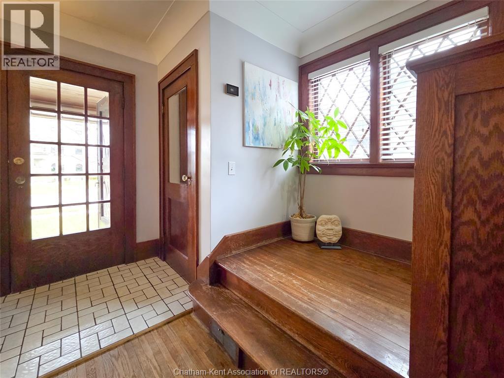 90 Stanley AVENUE - 9