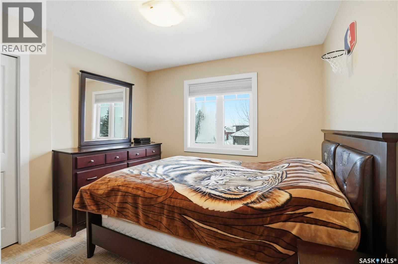 215 BEECHWOOD CRESCENT - 29