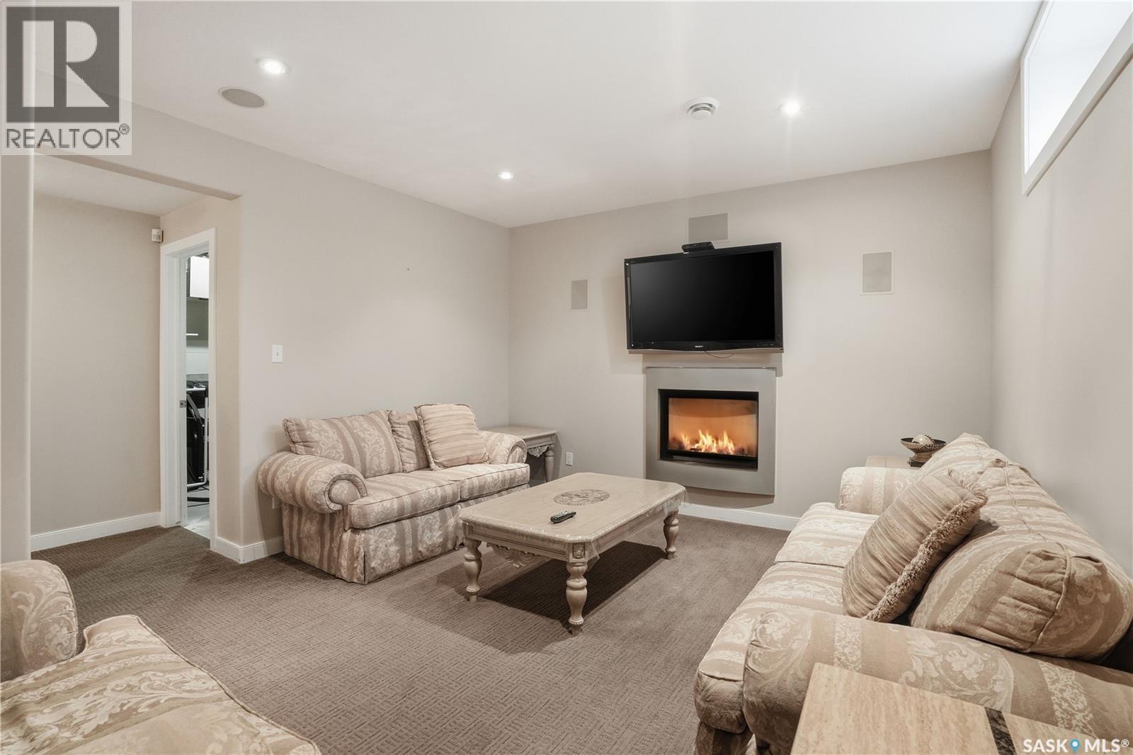 215 BEECHWOOD CRESCENT - 34