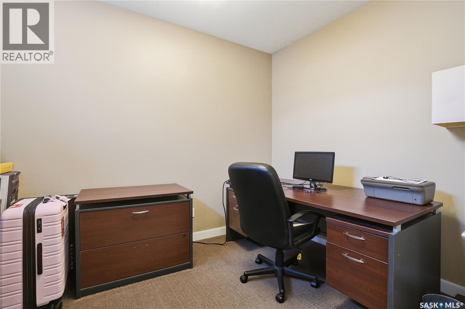 215 BEECHWOOD CRESCENT - 37