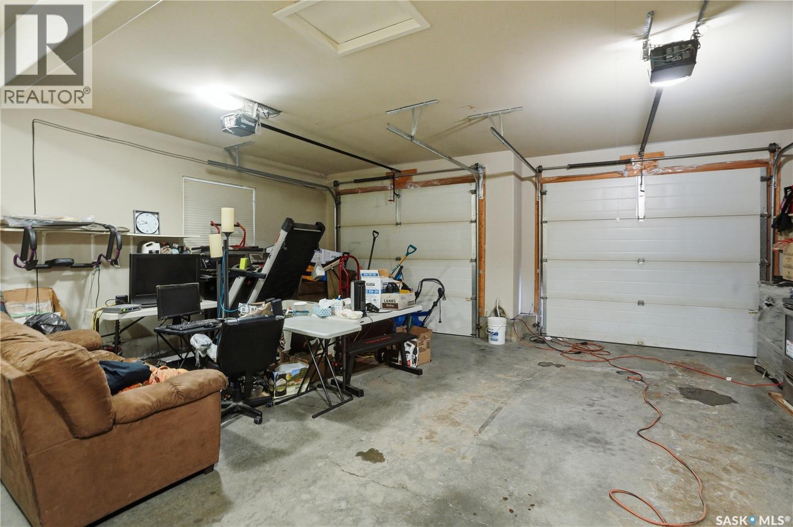 215 BEECHWOOD CRESCENT - 42