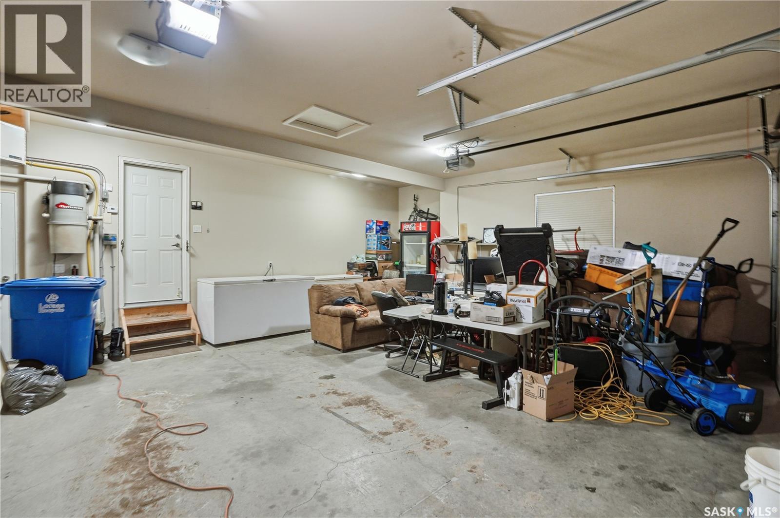 215 BEECHWOOD CRESCENT - 43