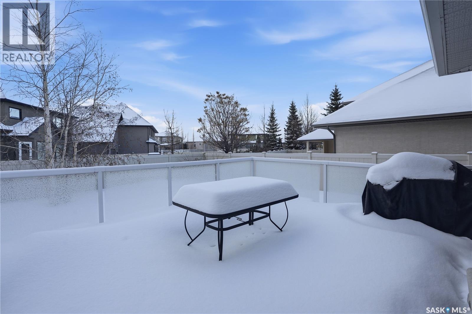 215 BEECHWOOD CRESCENT - 44