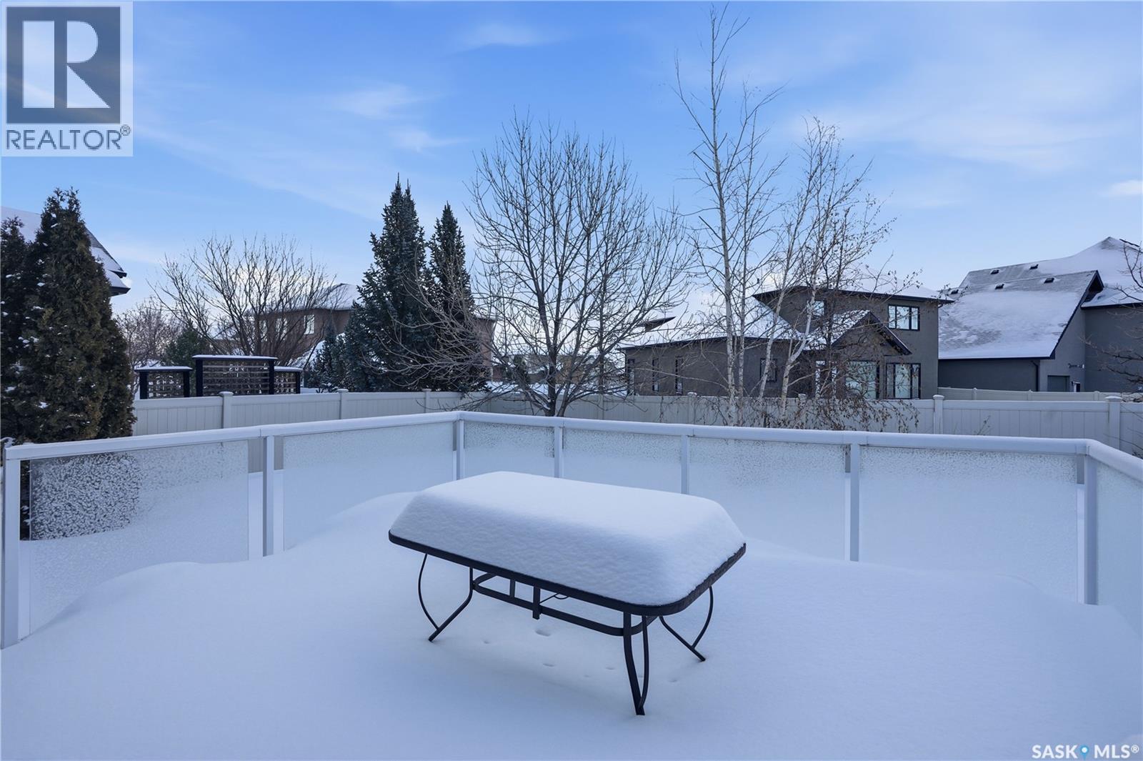 215 BEECHWOOD CRESCENT - 45