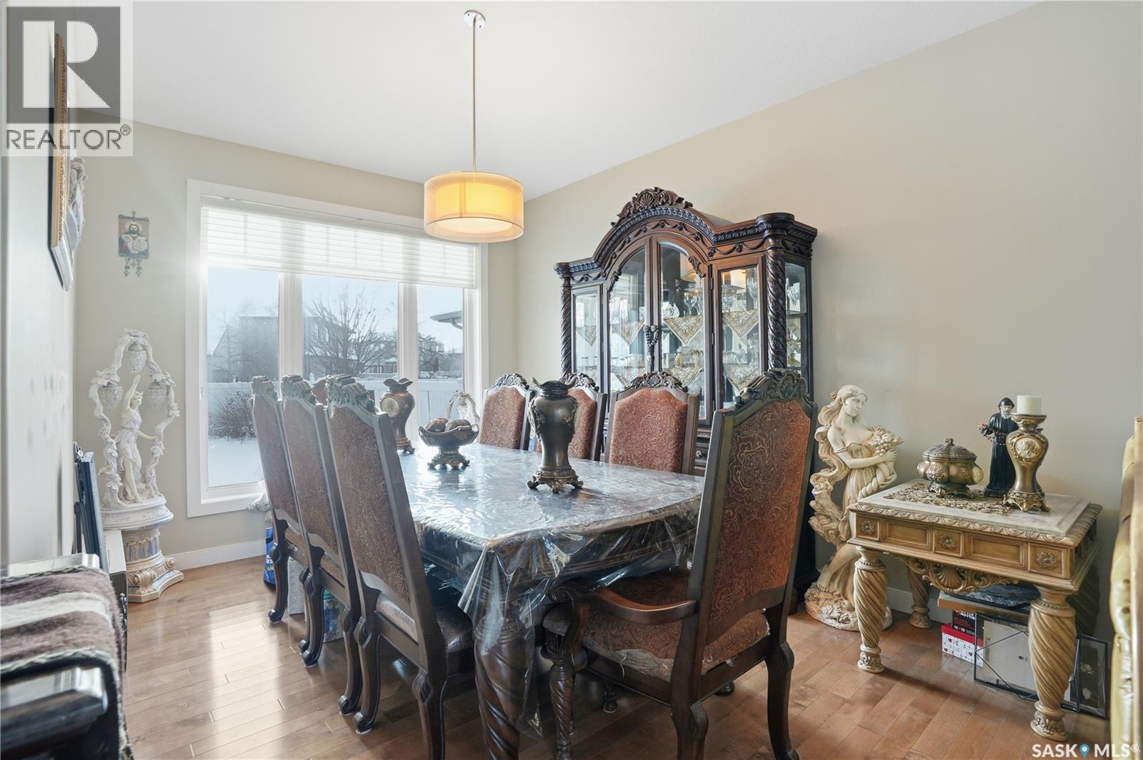 215 BEECHWOOD CRESCENT - 6