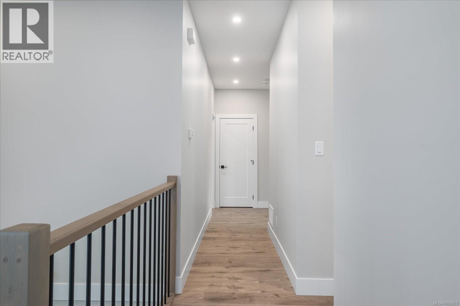 429 Colonia Dr S - 22