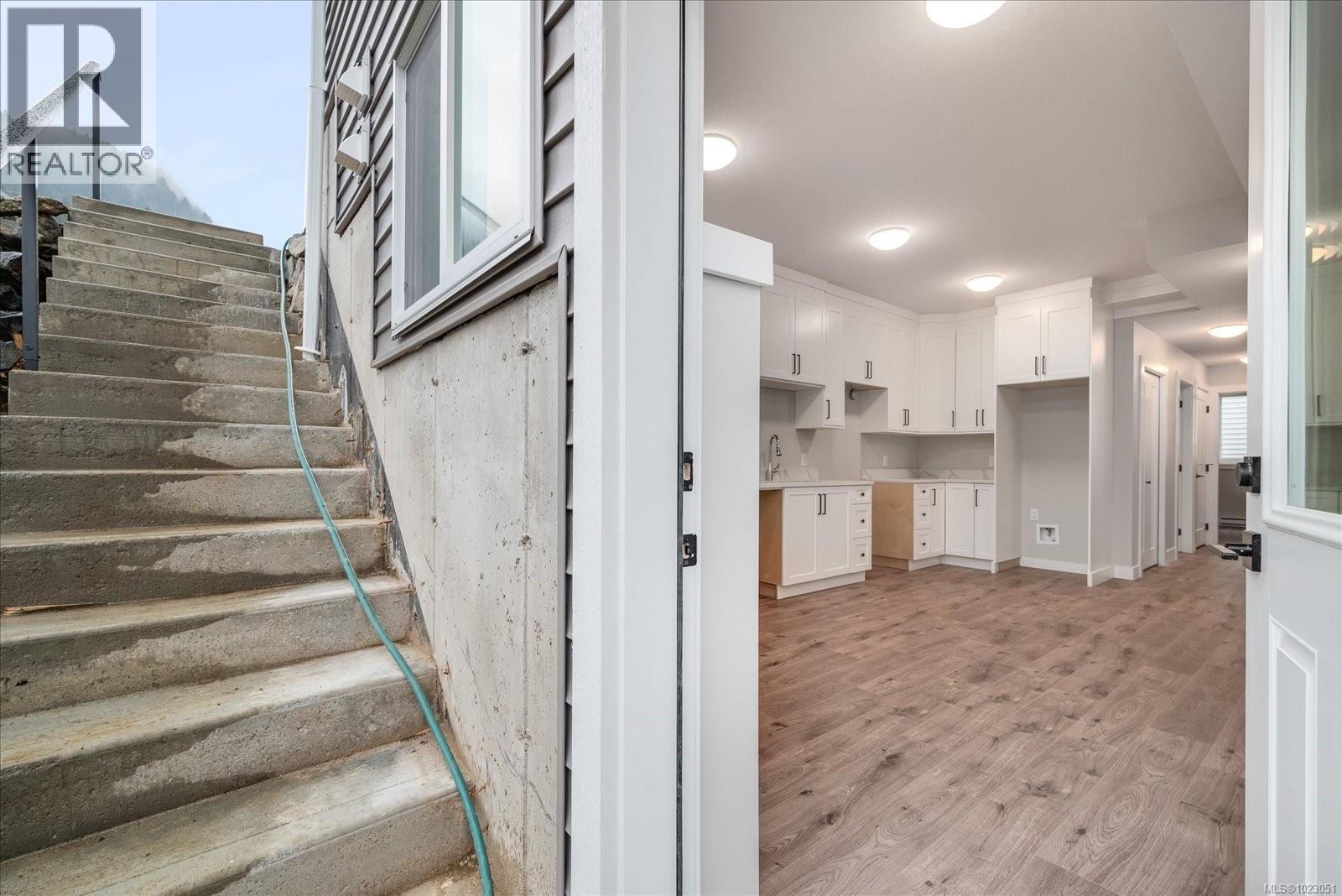 429 Colonia Dr S - 38