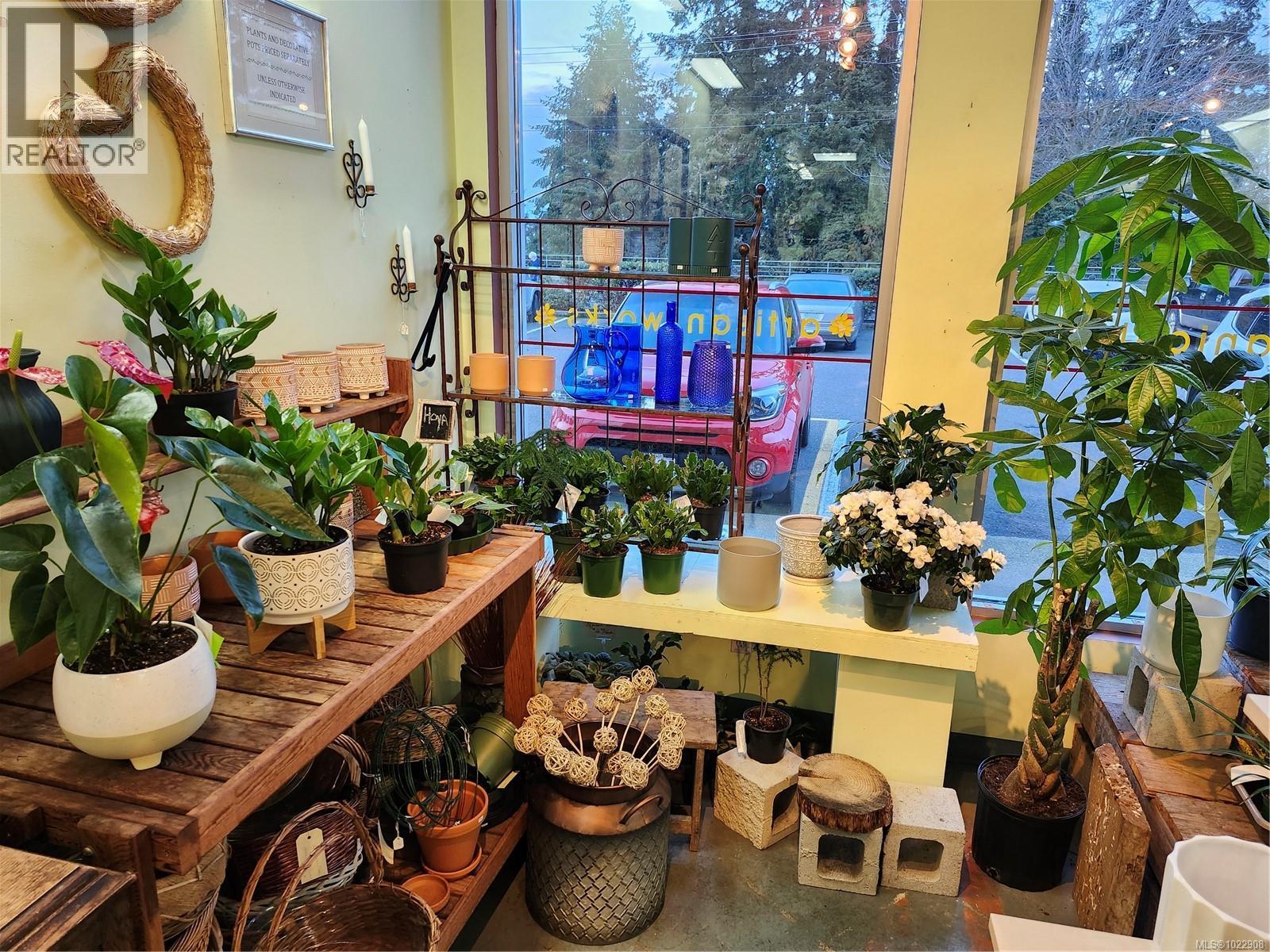 2 102 Island Hwy E, Parksville