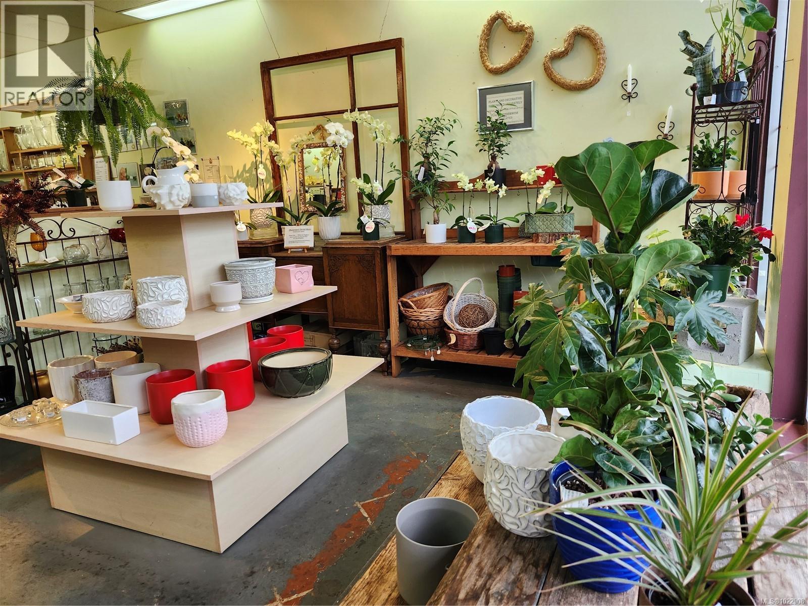 2 102 Island Hwy E, Parksville