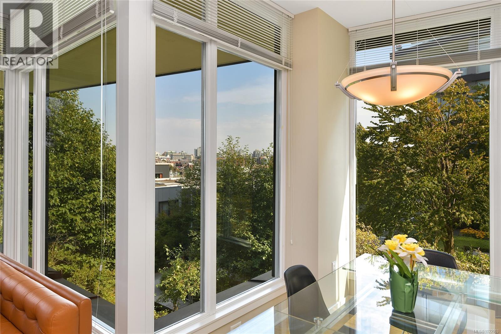 204 379 Tyee Road, Victoria